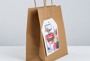 Бумажный крафт-пакет с картонным шильдикомпо индивидуальному дизайну